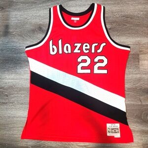 Mitchell & Ness Clyde Drexler Portland Trail Blazers #22 Mens Swingman Jersey